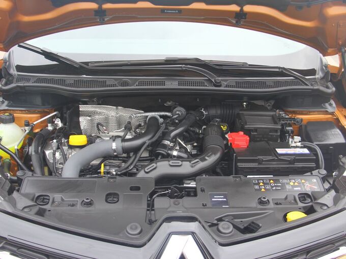 雷诺  TCe190 发动机舱