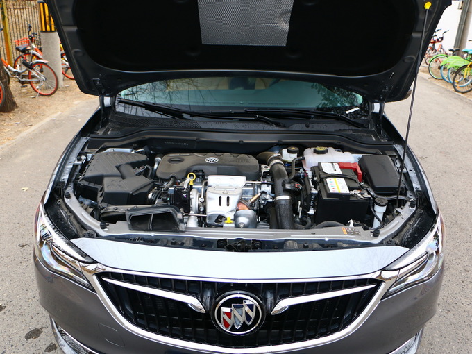 别克  18T 发动机舱