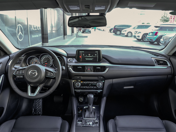 一汽马自达  2.0L 大中控全景