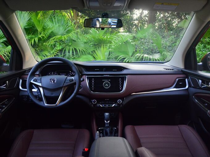 长安乘用车  1.5T 大中控全景