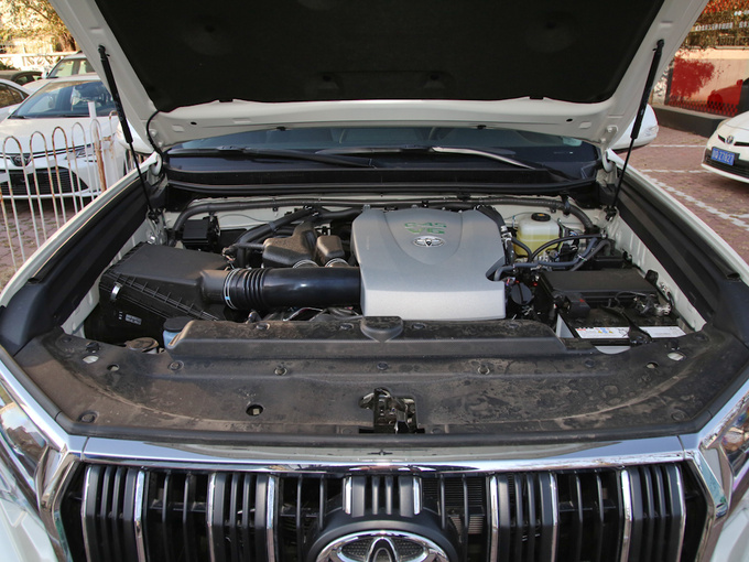 一汽丰田  3.5L 发动机舱