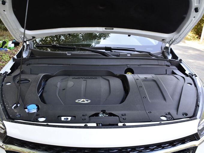 奇瑞汽车  1.5T 发动机舱