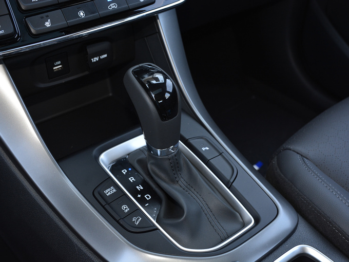 北京现代  2.0L 换挡杆