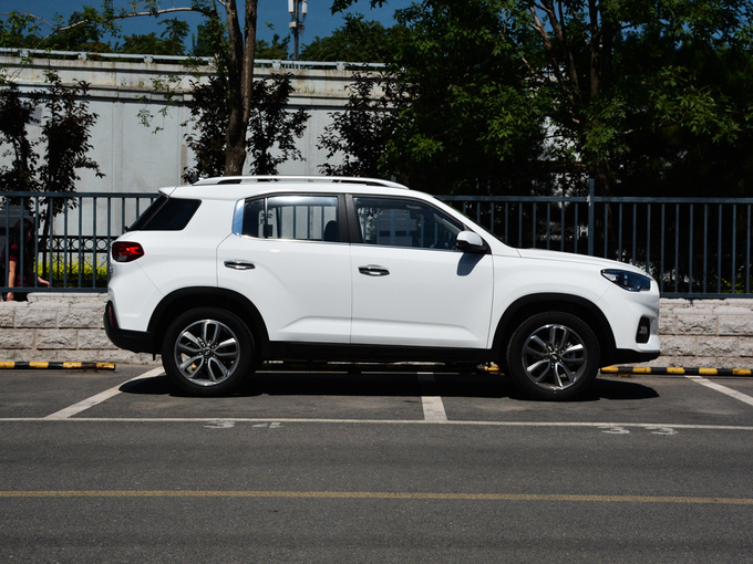 北京现代  2.0L 正右侧