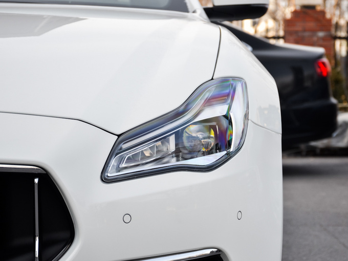 玛莎拉蒂  3.0T 430Hp 左前大灯