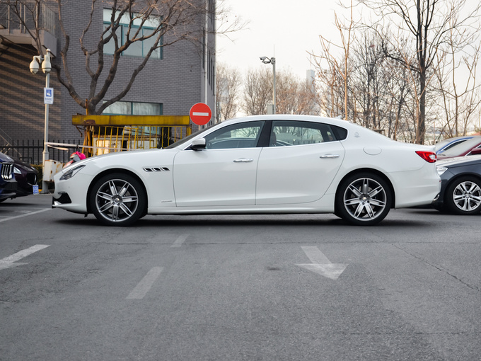 玛莎拉蒂  3.0T 430Hp 正左侧