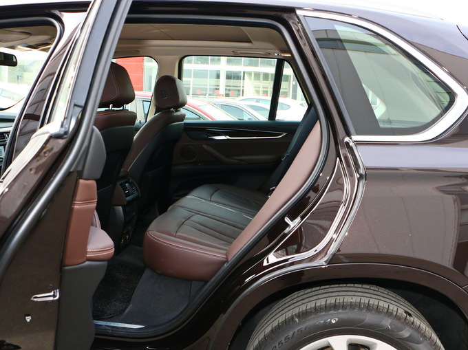 宝马(进口)   第二排空间