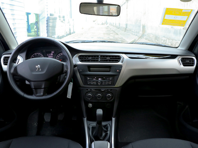 东风标致 1.6L 大中控全景