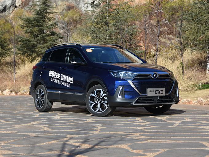 北汽新能源   右前正45度