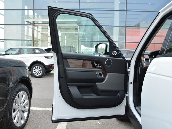 路虎  3.0 V6 SC Vogue SE 左前门板