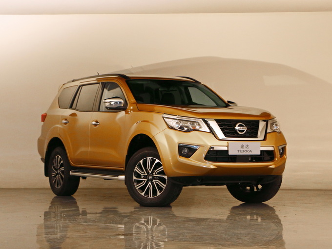 东风日产 2.5L 右前正45度