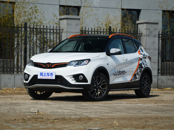 东南汽车  1.5T 户外版 左前正45度