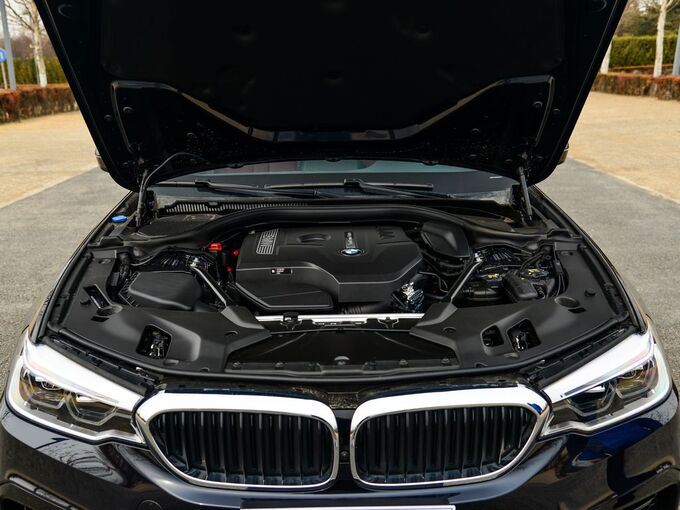 華晨寶馬 525Li 發(fā)動機(jī)艙