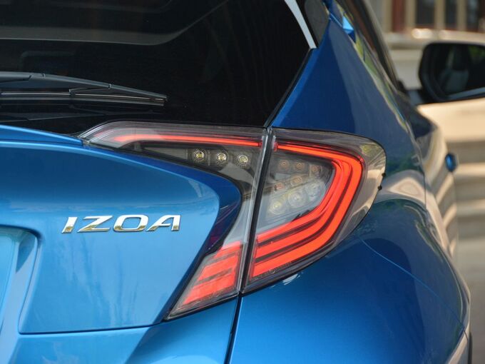 一汽丰田  2.0L 右后尾灯