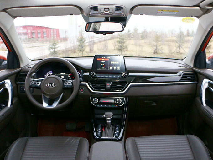 东风悦达起亚  2.0L 大中控全景