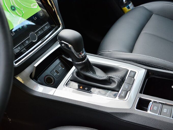 上汽荣威 30T 换挡杆