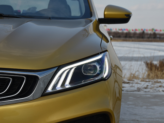 吉利汽车 200T 左前大灯