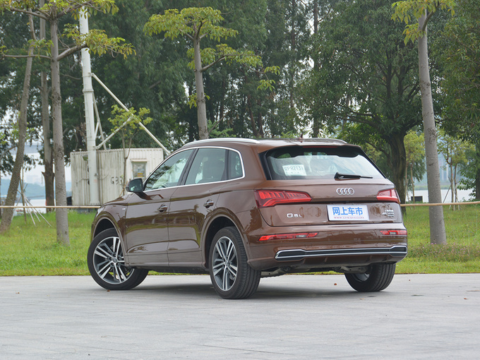 一汽奥迪  45 TFSI 左后正45度