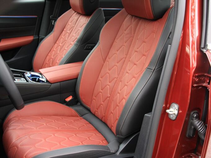 东风标致  508L 400THP PureTech 激情版 前排座椅