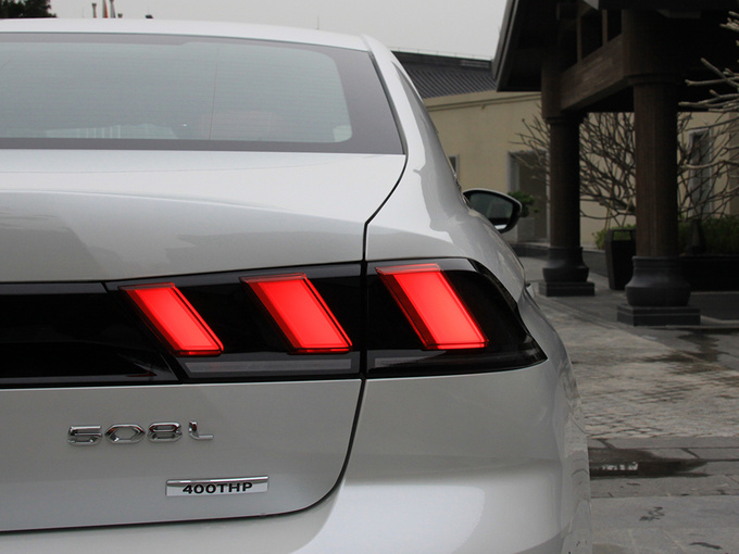 东风标致  508L 400THP PureTech 激情版 右后尾灯