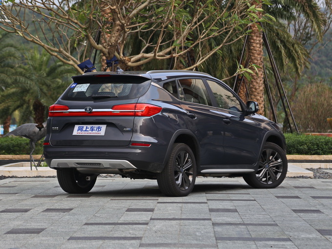 比亞迪  宋DM 1.5TID 右后正45度
