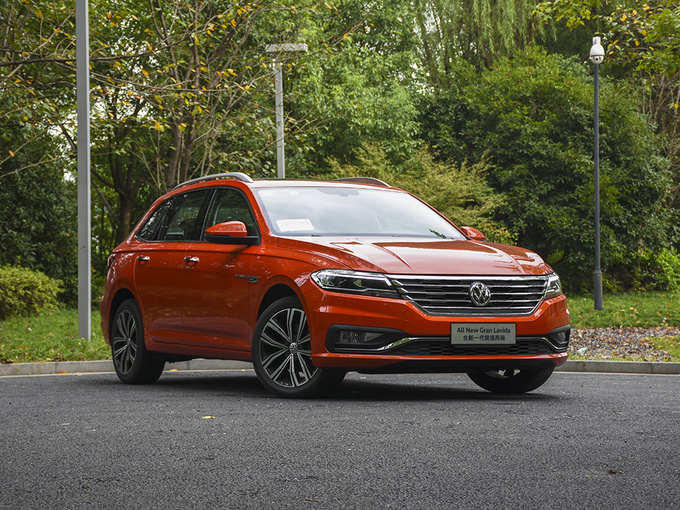 上汽大众  两厢 280TSI DSG豪华版 右前正45度