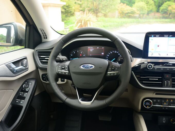 长安福特  三厢 EcoBoost 180 方向盘