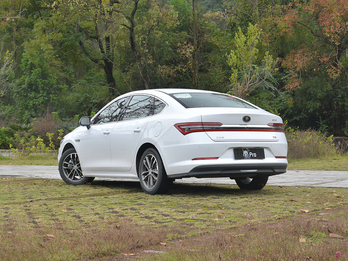 比亚迪  秦Pro 1.5TI 左后正45度