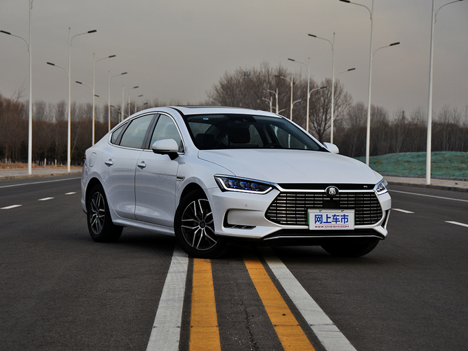 比亚迪  秦Pro EV500 右前正45度