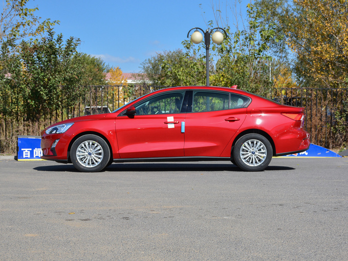 长安福特  三厢 EcoBoost 125 自动锋潮型 正左侧