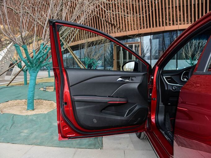 雪佛兰  RS 330T 自动痛快版 左前门板