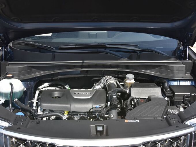 东风悦达起亚  2.0L 发动机舱