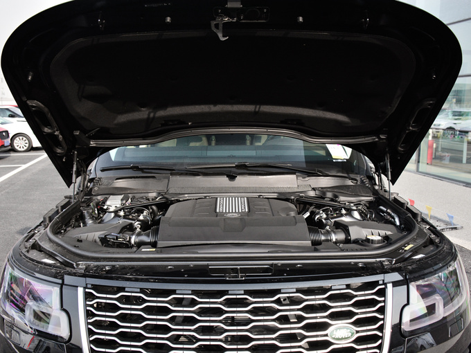 路虎  3.0 V6 SC 发动机舱