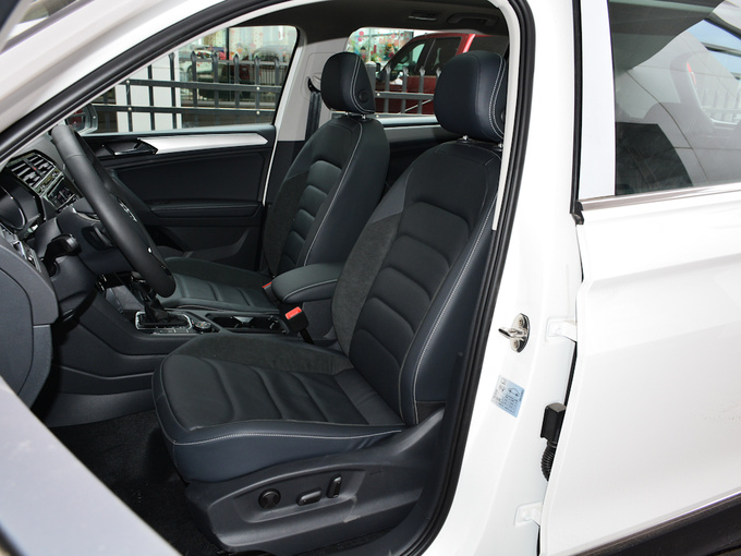 上汽大众 380TSI 自动四驱智动豪华版 前排座椅