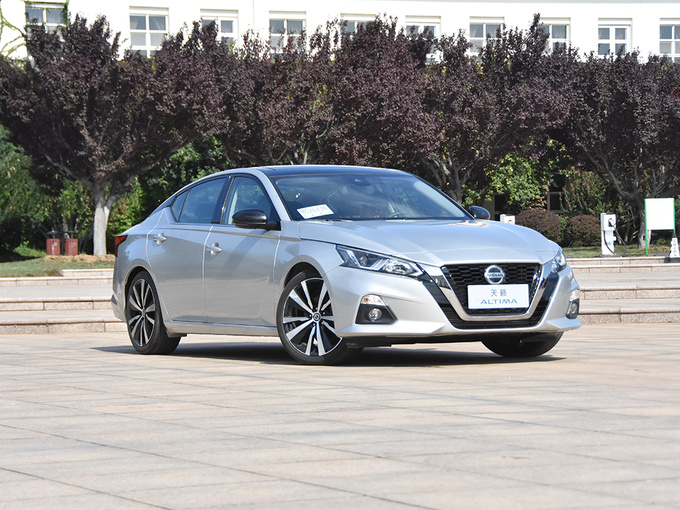 东风日产 2.0T XV 右前正45度