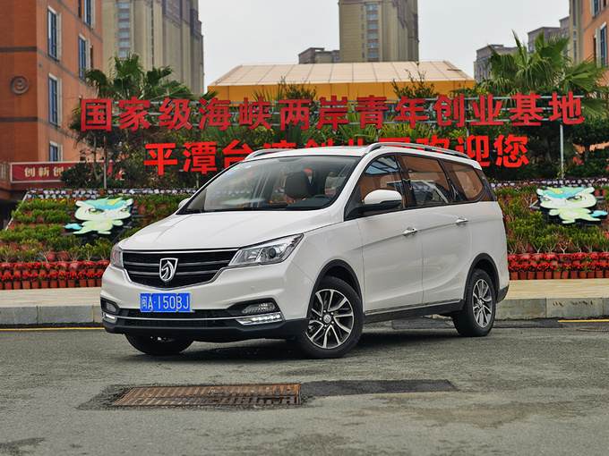 宝骏汽车  1.5T CVT旗舰版 7座 左前正45度