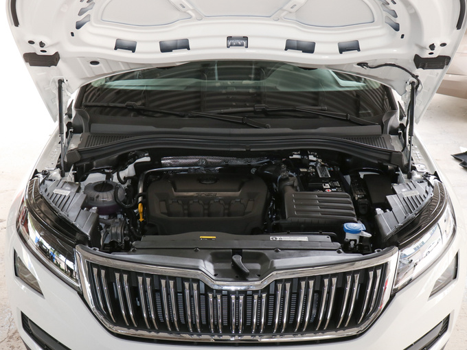 斯柯达  改款TSI330 7座两驱豪华优享版 发动机舱