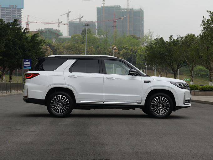 长安汽车  2.0T 正右侧