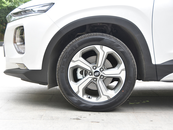 北京现代  380 TGDi TOP 左前轮