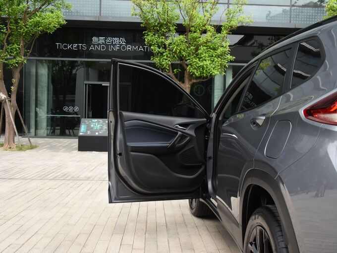 雪佛兰  基本型 左前门板