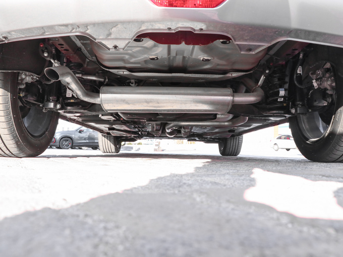 雪佛兰 Redline 325T 自动趣版 底盘