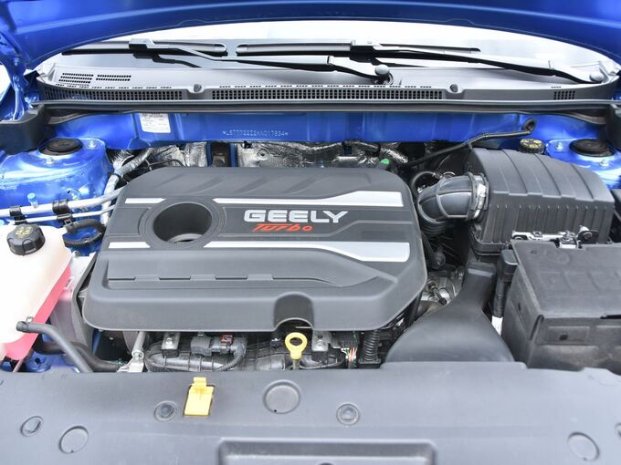 吉利汽车  升级版 1.4T 发动机舱