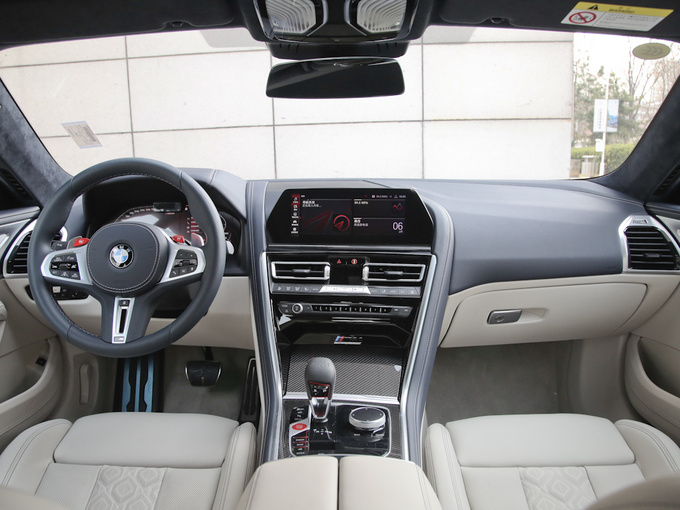宝马M  M8 大中控全景
