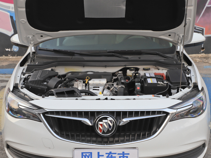 别克  15T 双离合互联精英型 发动机舱