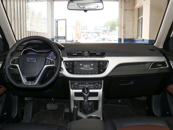 吉利汽车  升级版 1.5L CVT豪华型 大中控全景