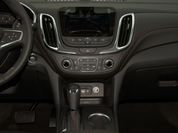 雪佛兰 Redline 550T 自动四驱拓界版RS 中控台