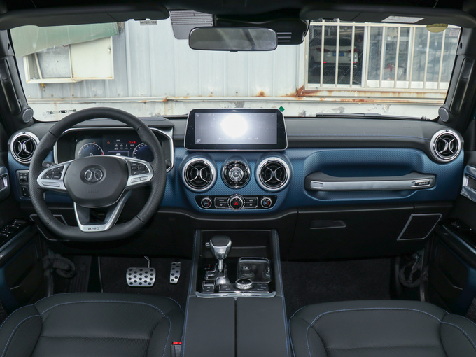 北京越野  PLUS 2.3T 自动四驱旗舰版 大中控全景