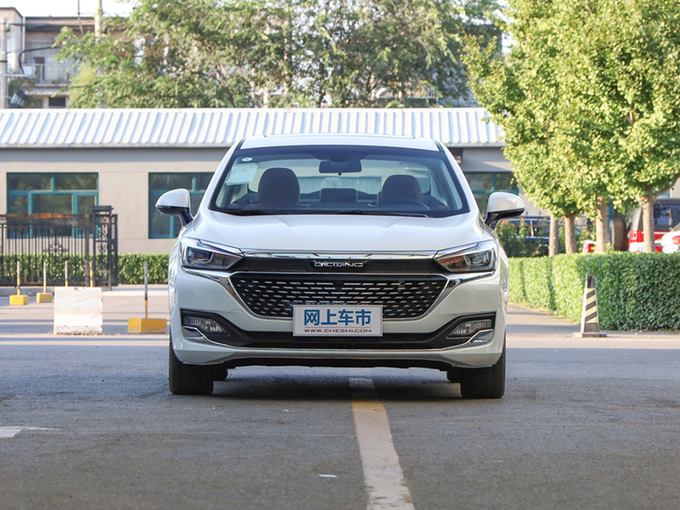 北京汽车  1.5T CVT新智版 正前