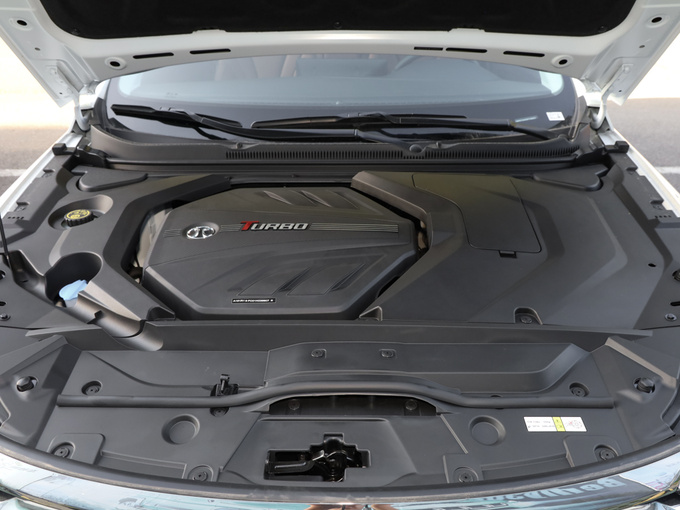 北京汽车  1.5T CVT新智版 发动机舱