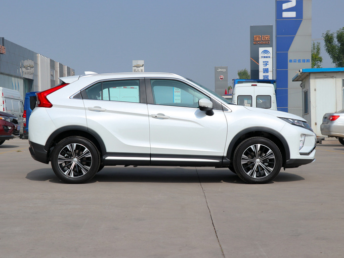 广汽三菱  1.5T CVT两驱梦想版 正右侧